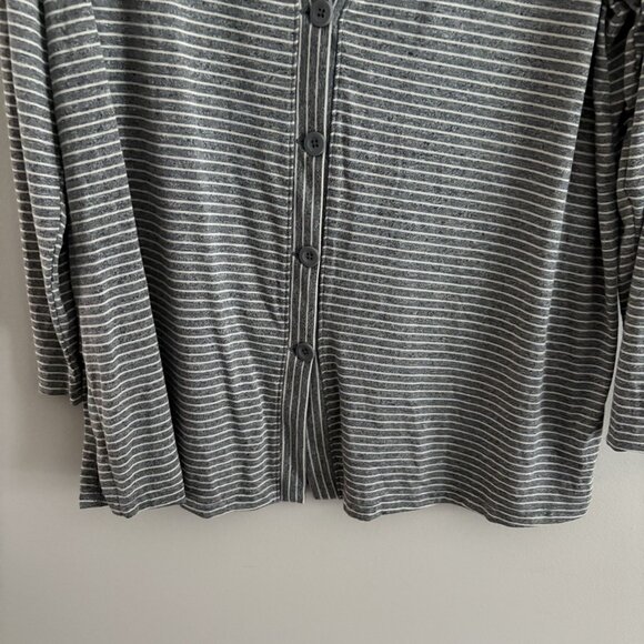 Lane Bryant Wmn Plus 18/20 Gray/White Striped Button Up Lightweight Cardigan NWT - Picture 2 of 11
